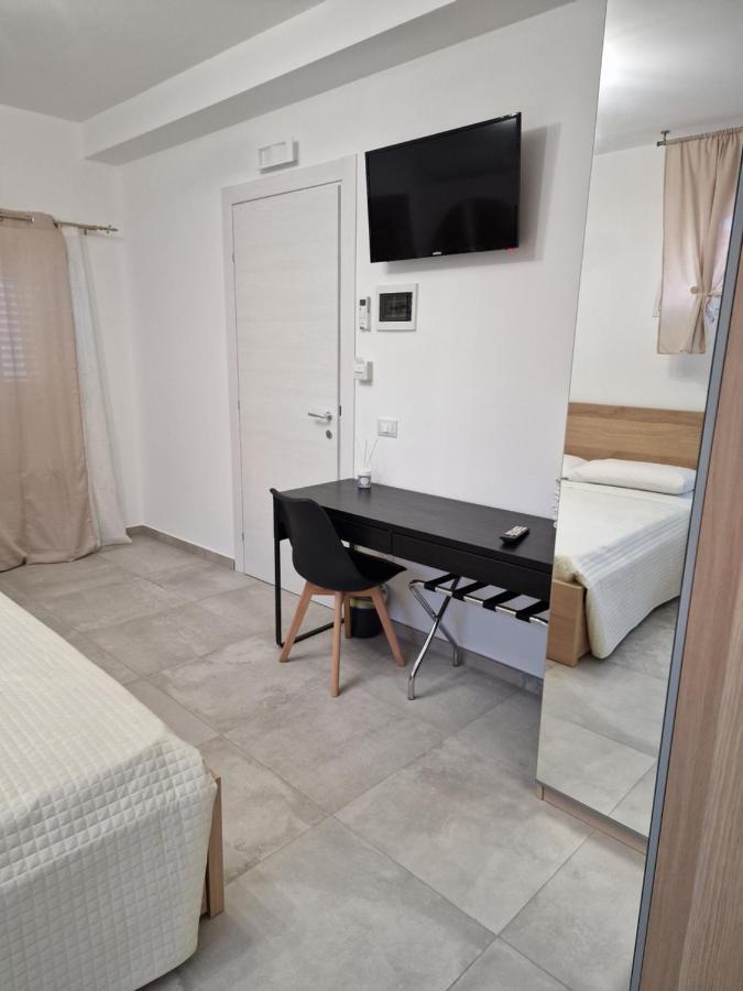Villa Eden, Bed And Breakfast Чинизи Экстерьер фото