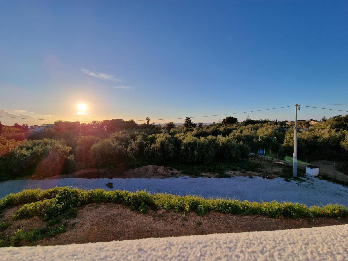 Villa Eden, Bed And Breakfast Чинизи Экстерьер фото